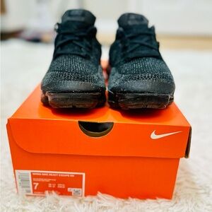 Nike Air Vapormax Flyknit 2
'Wolf Grey'